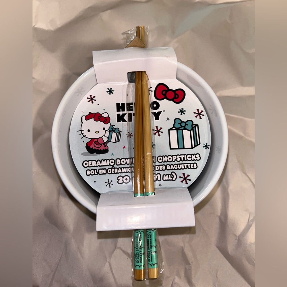 Hello Kitty Christmas Bowl - Picture 3 of 4